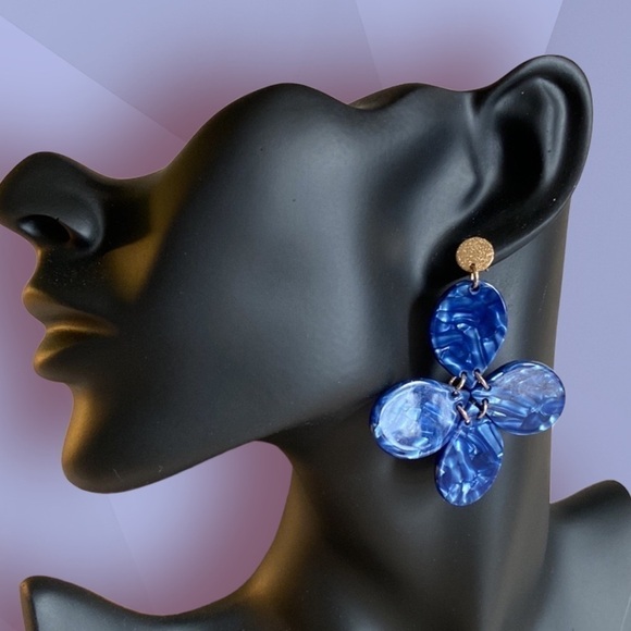💌 Handmade Royal Blue Petal Earrings - Picture 1 of 9